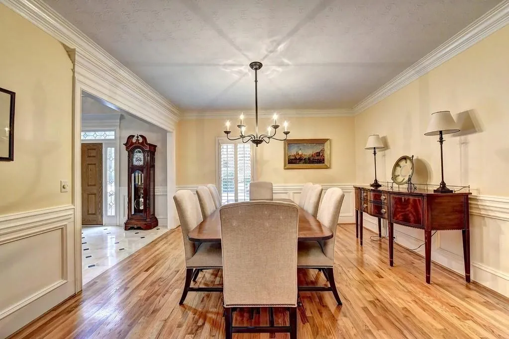 8450 Valemont Drive, Sandy Springs, Georgia 30350, 5 Bedrooms Bedrooms, ,4 BathroomsBathrooms,Residential,Sold,8450 Valemont Drive,6549736