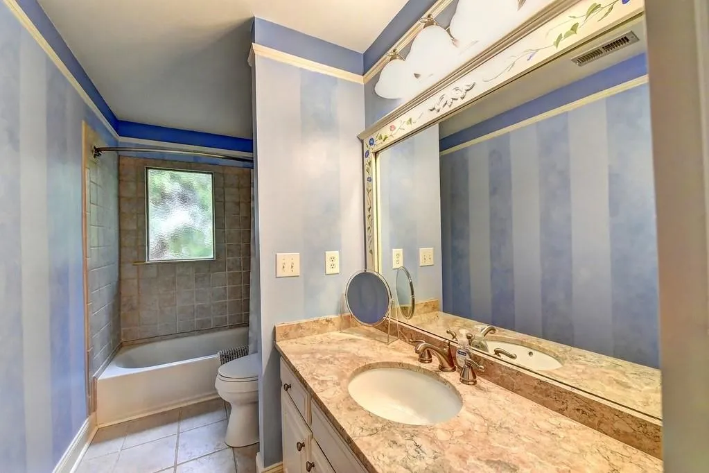 8450 Valemont Drive, Sandy Springs, Georgia 30350, 5 Bedrooms Bedrooms, ,4 BathroomsBathrooms,Residential,Sold,8450 Valemont Drive,6549736
