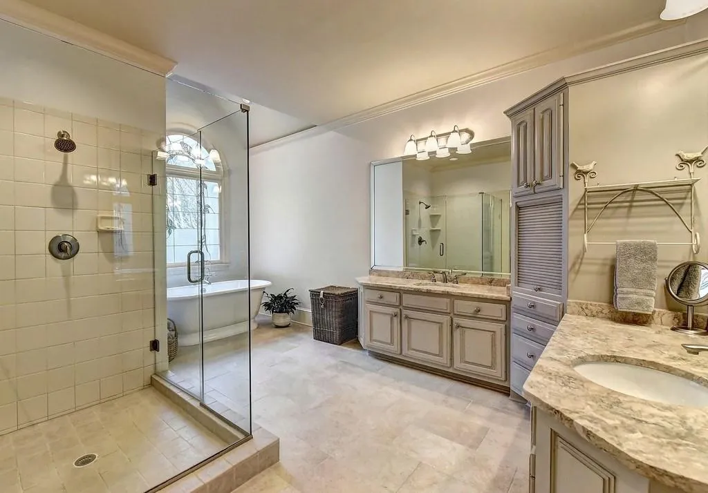 8450 Valemont Drive, Sandy Springs, Georgia 30350, 5 Bedrooms Bedrooms, ,4 BathroomsBathrooms,Residential,Sold,8450 Valemont Drive,6549736