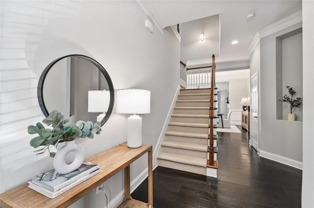 Warm & inviting entry foyer
