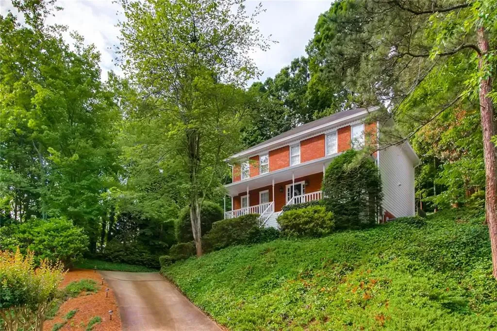 585 Calaveras Drive Ne, Sandy Springs, Georgia 30350, 4 Bedrooms Bedrooms, ,2 BathroomsBathrooms,Residential,Sold,585 Calaveras Drive Ne,6023685