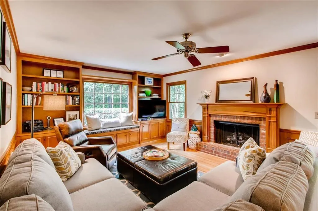 585 Calaveras Drive Ne, Sandy Springs, Georgia 30350, 4 Bedrooms Bedrooms, ,2 BathroomsBathrooms,Residential,Sold,585 Calaveras Drive Ne,6023685