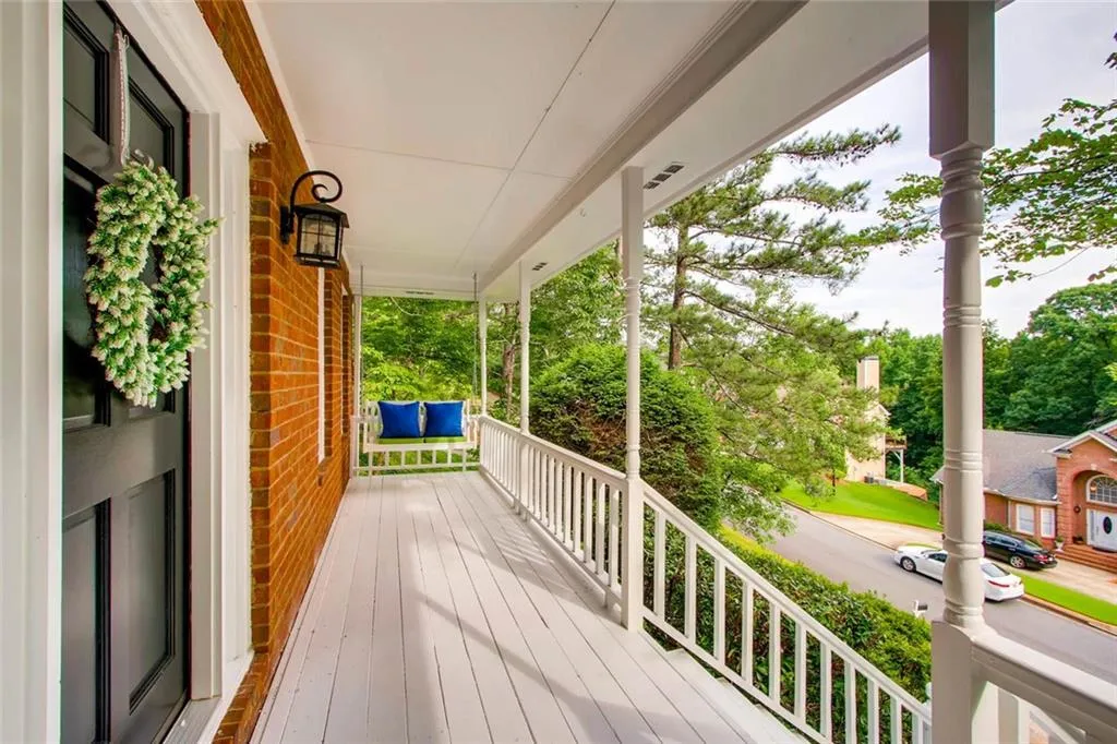 585 Calaveras Drive Ne, Sandy Springs, Georgia 30350, 4 Bedrooms Bedrooms, ,2 BathroomsBathrooms,Residential,Sold,585 Calaveras Drive Ne,6023685