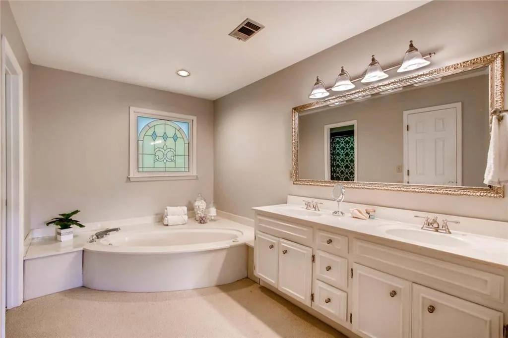 585 Calaveras Drive Ne, Sandy Springs, Georgia 30350, 4 Bedrooms Bedrooms, ,2 BathroomsBathrooms,Residential,Sold,585 Calaveras Drive Ne,6023685