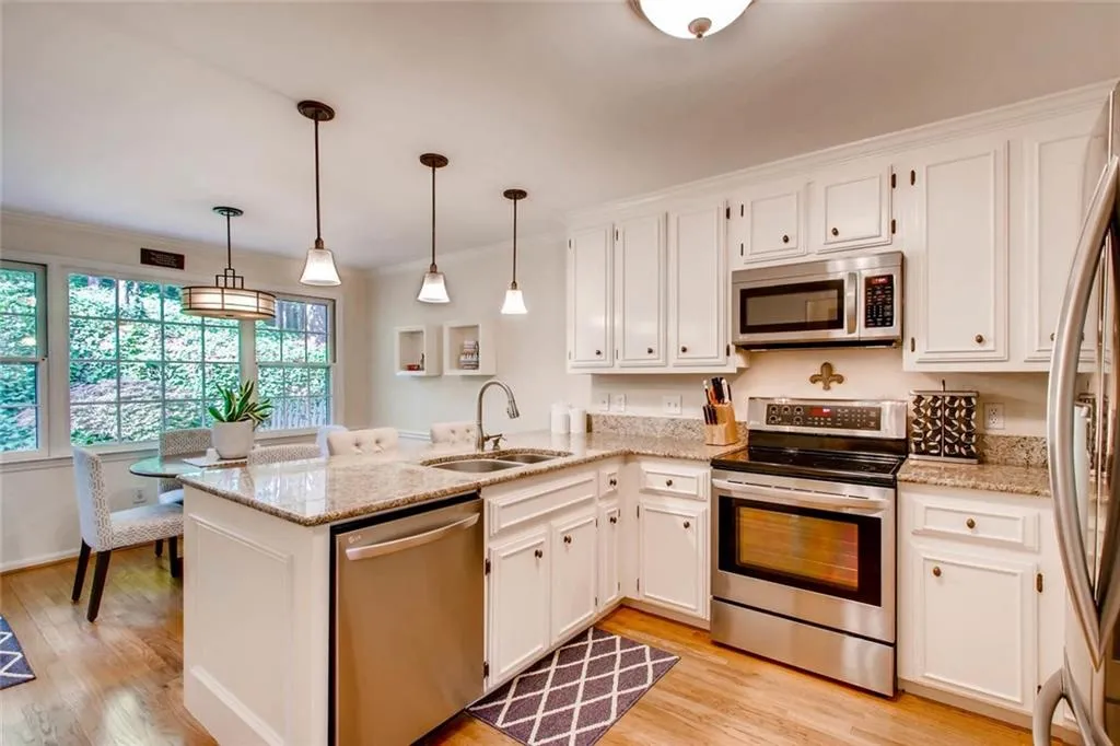 585 Calaveras Drive Ne, Sandy Springs, Georgia 30350, 4 Bedrooms Bedrooms, ,2 BathroomsBathrooms,Residential,Sold,585 Calaveras Drive Ne,6023685