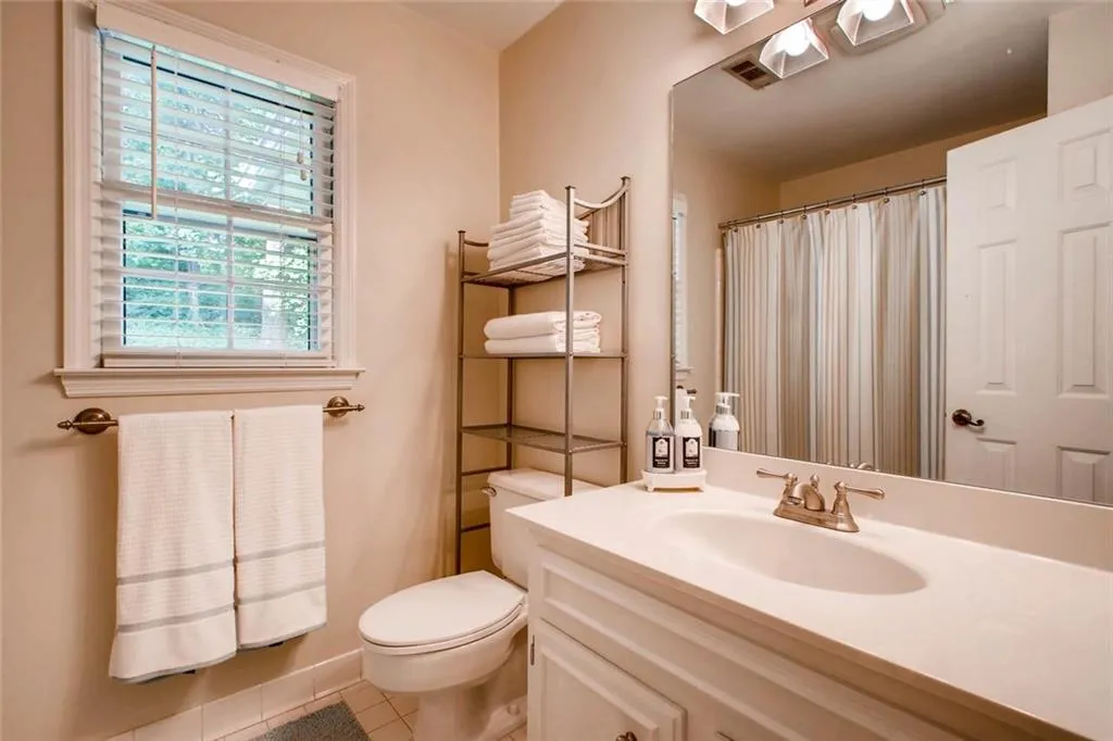 585 Calaveras Drive Ne, Sandy Springs, Georgia 30350, 4 Bedrooms Bedrooms, ,2 BathroomsBathrooms,Residential,Sold,585 Calaveras Drive Ne,6023685