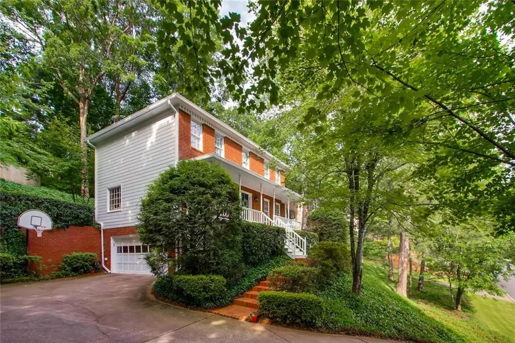 585 Calaveras Drive Ne, Sandy Springs, Georgia 30350, 4 Bedrooms Bedrooms, ,2 BathroomsBathrooms,Residential,Sold,585 Calaveras Drive Ne,6023685