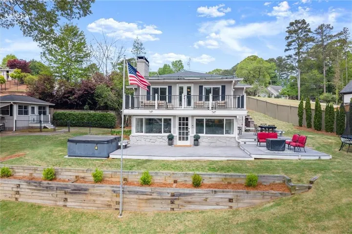 924 Pine Circle, Woodstock, Georgia 30189