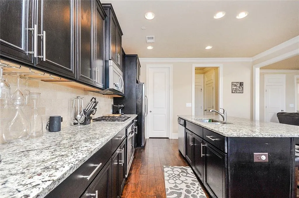 7645 Glisten Avenue, Atlanta, Georgia 30328, 4 Bedrooms Bedrooms, ,3 BathroomsBathrooms,Residential,Sold,7645 Glisten Avenue,6516218