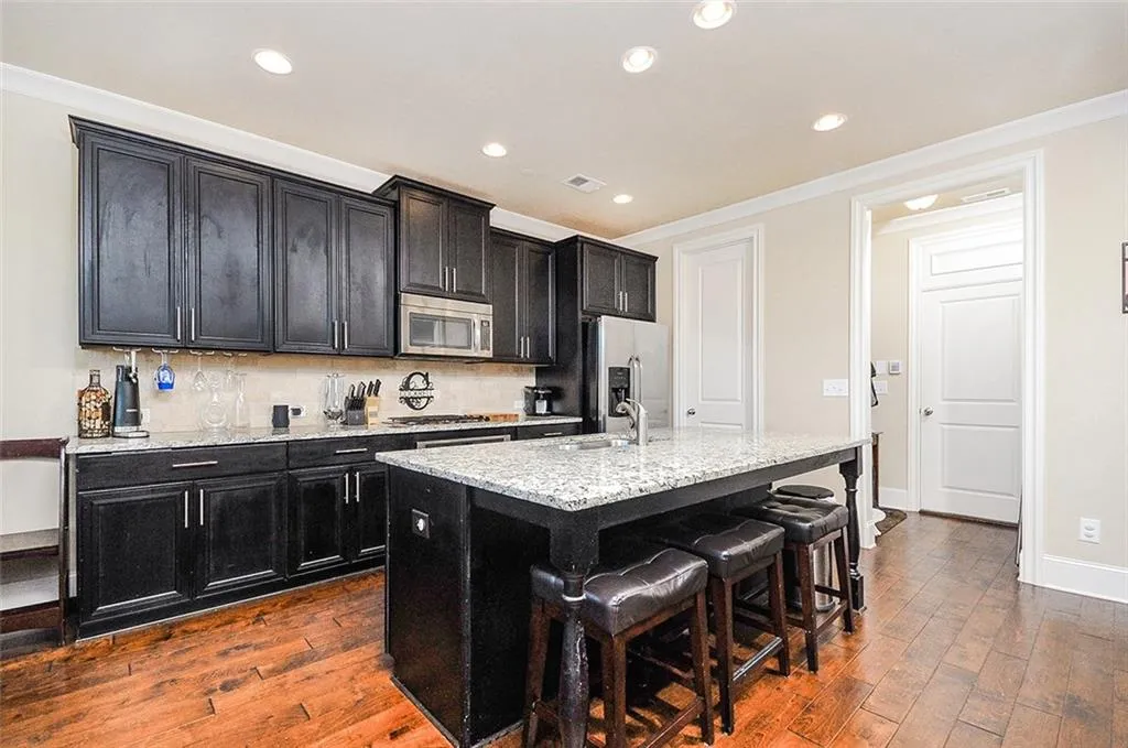 7645 Glisten Avenue, Atlanta, Georgia 30328, 4 Bedrooms Bedrooms, ,3 BathroomsBathrooms,Residential,Sold,7645 Glisten Avenue,6516218