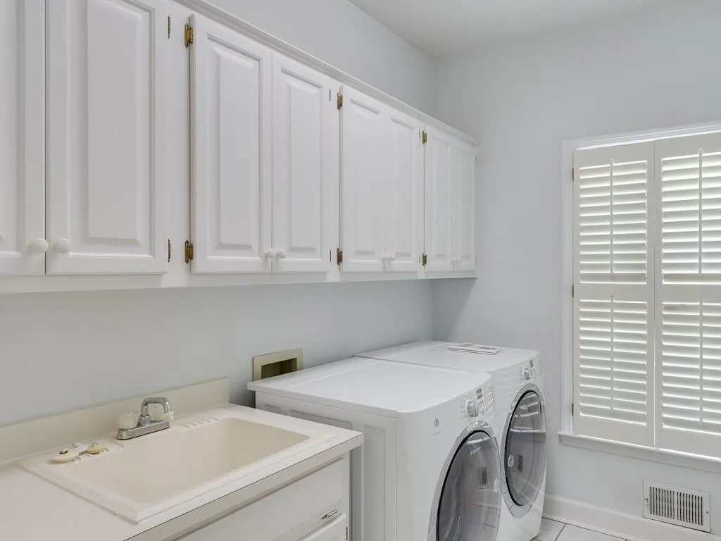 230 Woodchase Close, Atlanta, Georgia 30319, 3 Bedrooms Bedrooms, ,4 BathroomsBathrooms,Residential,Sold,230 Woodchase Close,5896691