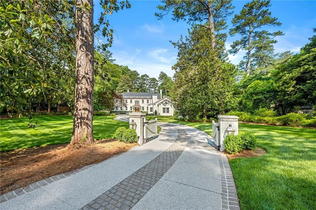 3488 Tuxedo Road Nw, Atlanta, Georgia 30305, 5 Bedrooms Bedrooms, ,6 BathroomsBathrooms,Residential,For Sale,3488 Tuxedo Road Nw,7488652