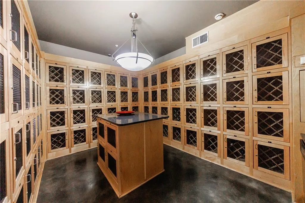 799 Hammond Drive Unit 423, Atlanta, Georgia 30328, 2 Bedrooms Bedrooms, ,2 BathroomsBathrooms,Residential,For Sale,799 Hammond Drive Unit 423,7733691