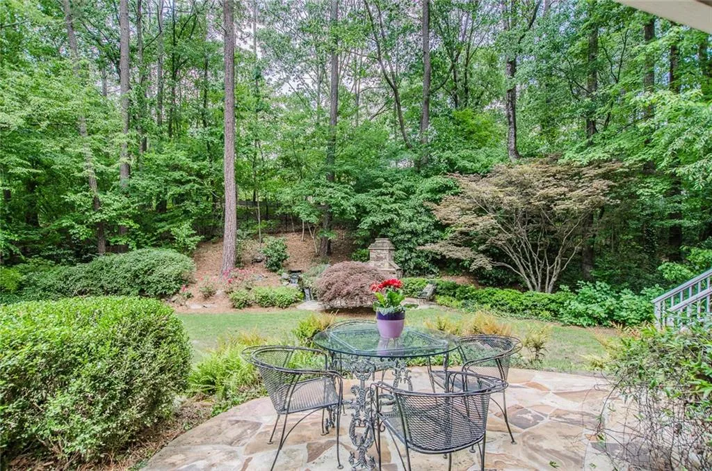 925 Riverside Trace, Sandy Springs, Georgia 30328, 5 Bedrooms Bedrooms, ,3 BathroomsBathrooms,Residential,Sold,925 Riverside Trace,5689787