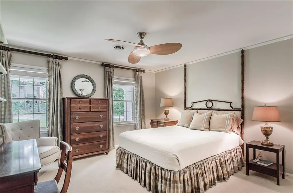 925 Riverside Trace, Sandy Springs, Georgia 30328, 5 Bedrooms Bedrooms, ,3 BathroomsBathrooms,Residential,Sold,925 Riverside Trace,5689787