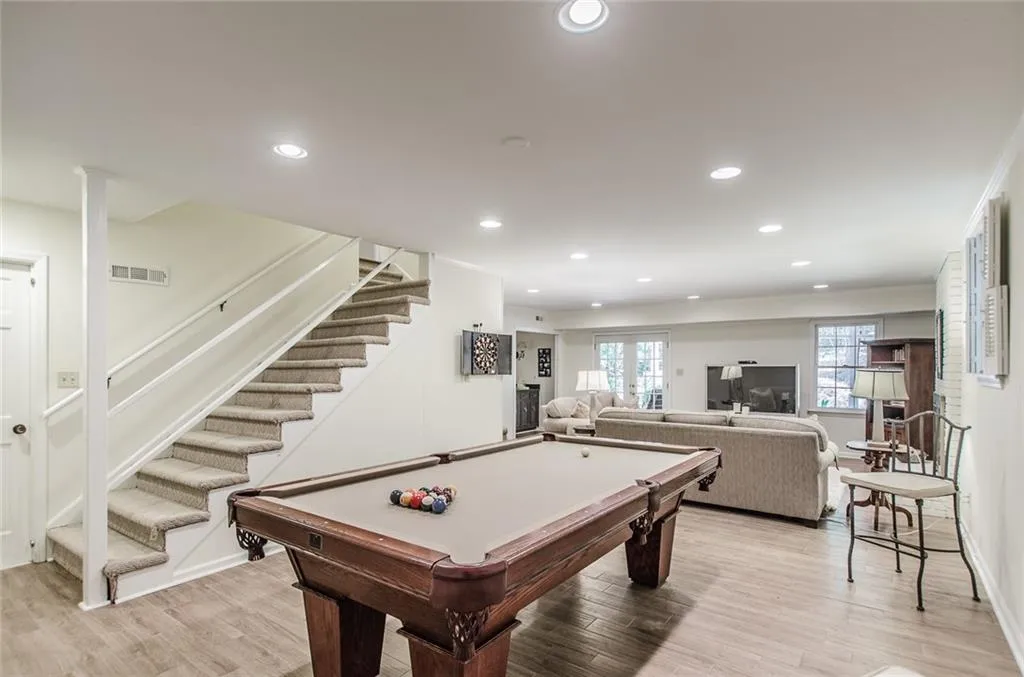 925 Riverside Trace, Sandy Springs, Georgia 30328, 5 Bedrooms Bedrooms, ,3 BathroomsBathrooms,Residential,Sold,925 Riverside Trace,5689787