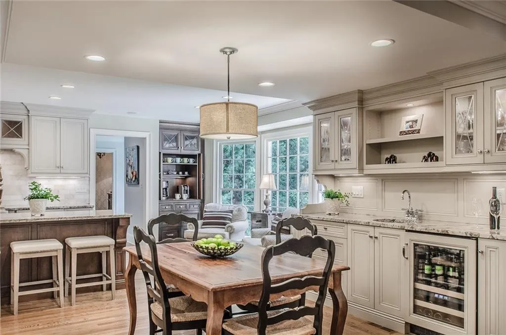 925 Riverside Trace, Sandy Springs, Georgia 30328, 5 Bedrooms Bedrooms, ,3 BathroomsBathrooms,Residential,Sold,925 Riverside Trace,5689787