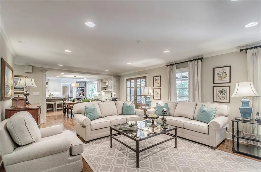 925 Riverside Trace, Sandy Springs, Georgia 30328, 5 Bedrooms Bedrooms, ,3 BathroomsBathrooms,Residential,Sold,925 Riverside Trace,5689787