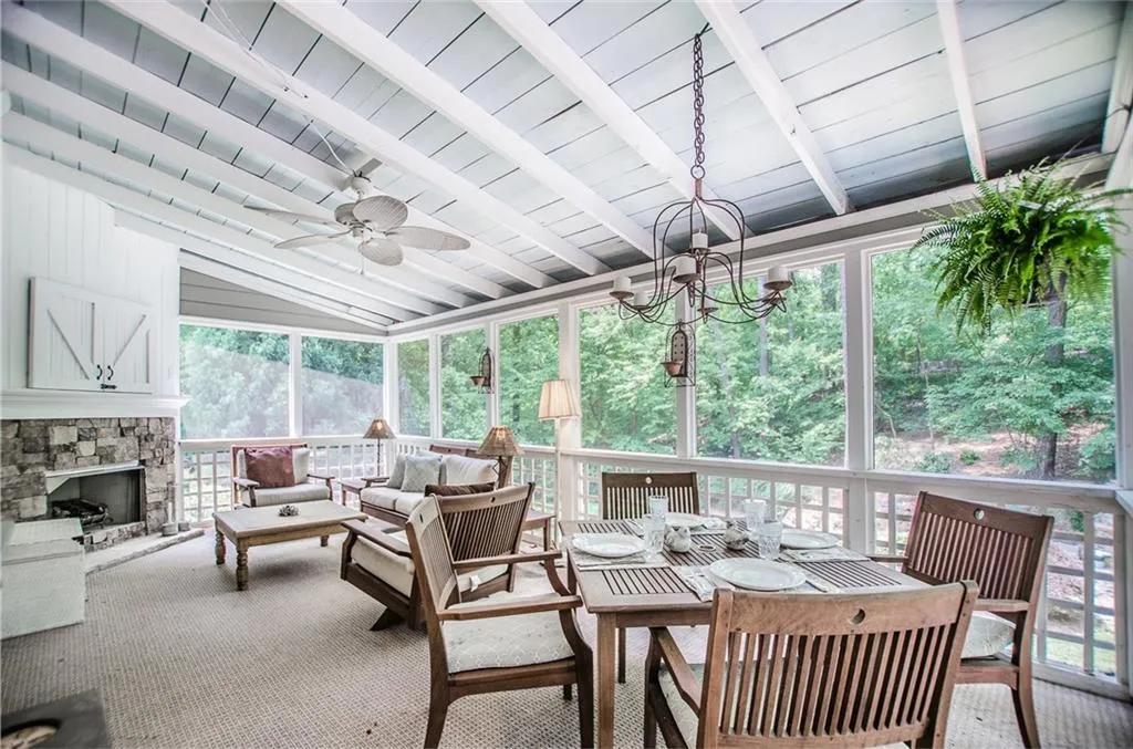 925 Riverside Trace, Sandy Springs, Georgia 30328, 5 Bedrooms Bedrooms, ,3 BathroomsBathrooms,Residential,Sold,925 Riverside Trace,5689787