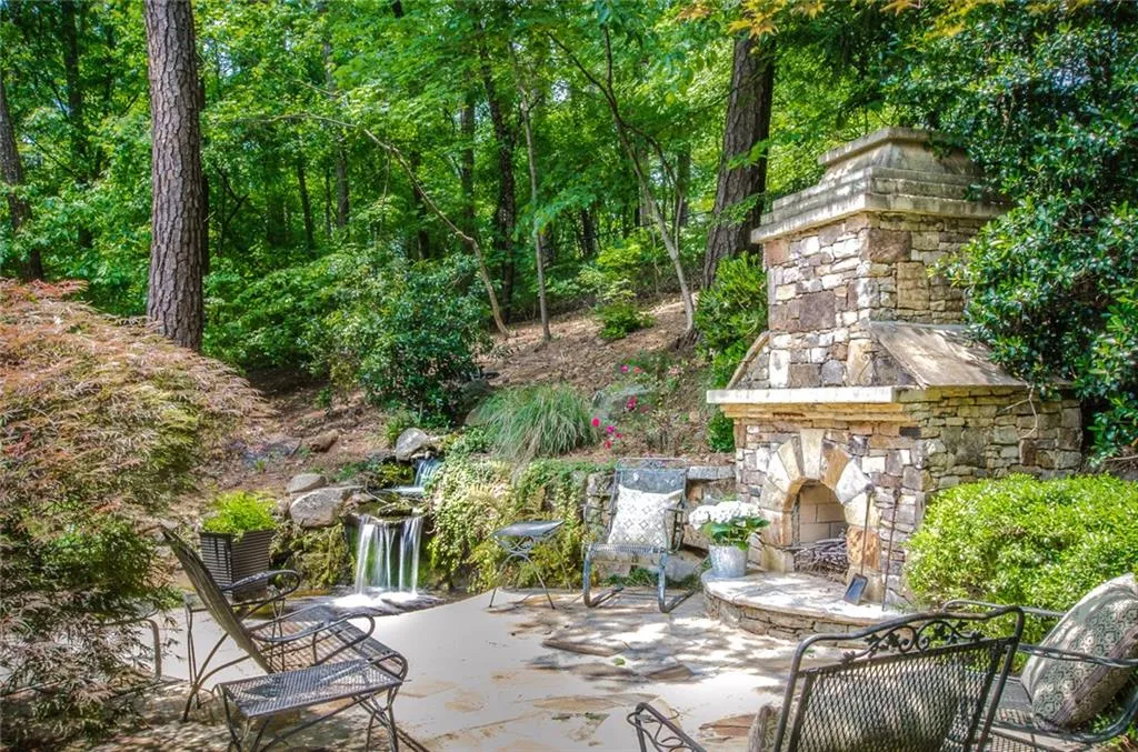925 Riverside Trace, Sandy Springs, Georgia 30328, 5 Bedrooms Bedrooms, ,3 BathroomsBathrooms,Residential,Sold,925 Riverside Trace,5689787