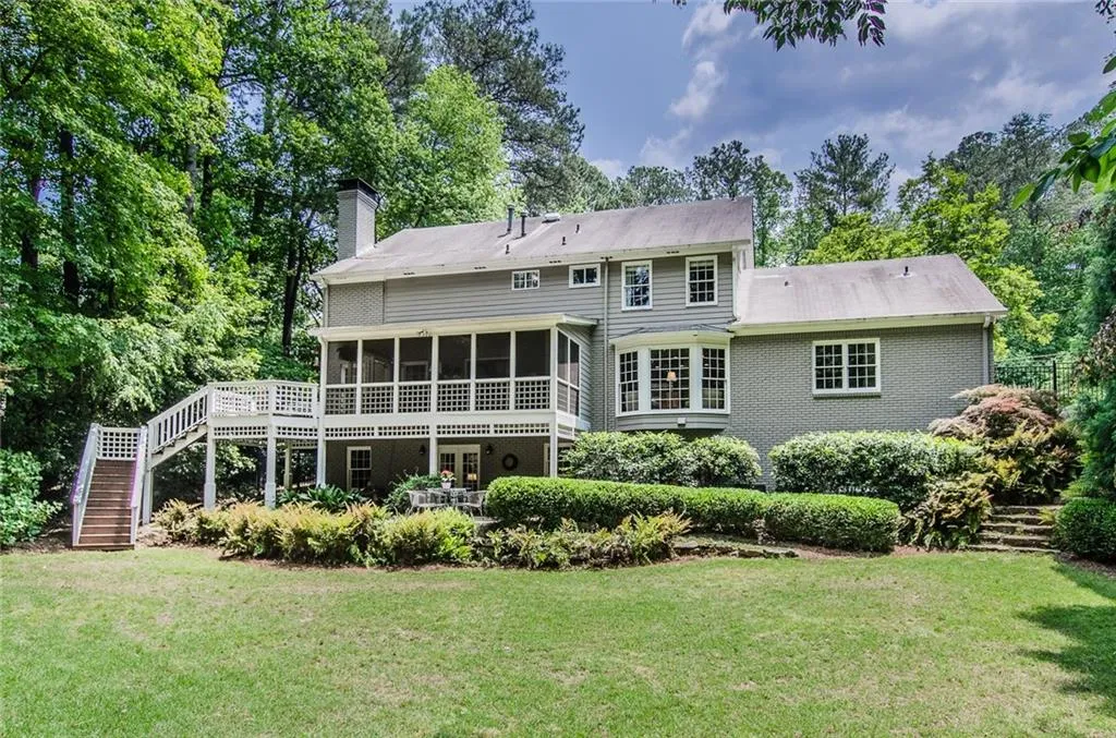 925 Riverside Trace, Sandy Springs, Georgia 30328, 5 Bedrooms Bedrooms, ,3 BathroomsBathrooms,Residential,Sold,925 Riverside Trace,5689787