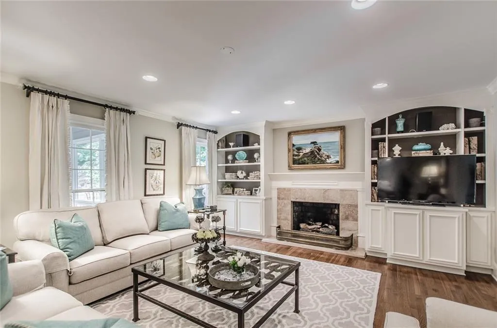 925 Riverside Trace, Sandy Springs, Georgia 30328, 5 Bedrooms Bedrooms, ,3 BathroomsBathrooms,Residential,Sold,925 Riverside Trace,5689787