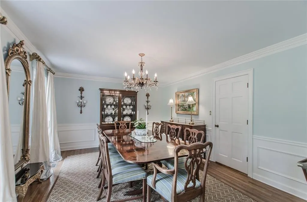 925 Riverside Trace, Sandy Springs, Georgia 30328, 5 Bedrooms Bedrooms, ,3 BathroomsBathrooms,Residential,Sold,925 Riverside Trace,5689787