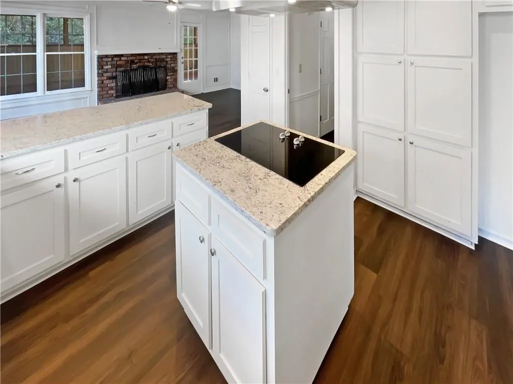 7040 Northgreen Drive, Atlanta, Georgia 30328, 5 Bedrooms Bedrooms, ,3 BathroomsBathrooms,Residential,For Sale,7040 Northgreen Drive,7694332