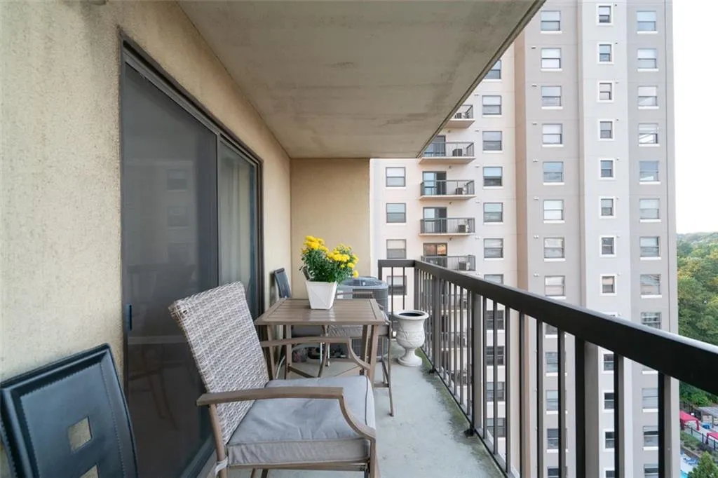 795 Hammond Drive Unit 1613, Atlanta, Georgia 30328, 2 Bedrooms Bedrooms, ,2 BathroomsBathrooms,Residential,Sold,795 Hammond Drive Unit 1613,6955769