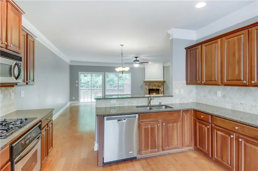 638 Pember Point Unit 638, Sandy Springs, Georgia 30350, 3 Bedrooms Bedrooms, ,3 BathroomsBathrooms,Residential,Sold,638 Pember Point Unit 638,6894543