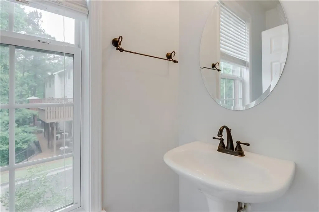 638 Pember Point Unit 638, Sandy Springs, Georgia 30350, 3 Bedrooms Bedrooms, ,3 BathroomsBathrooms,Residential,Sold,638 Pember Point Unit 638,6894543