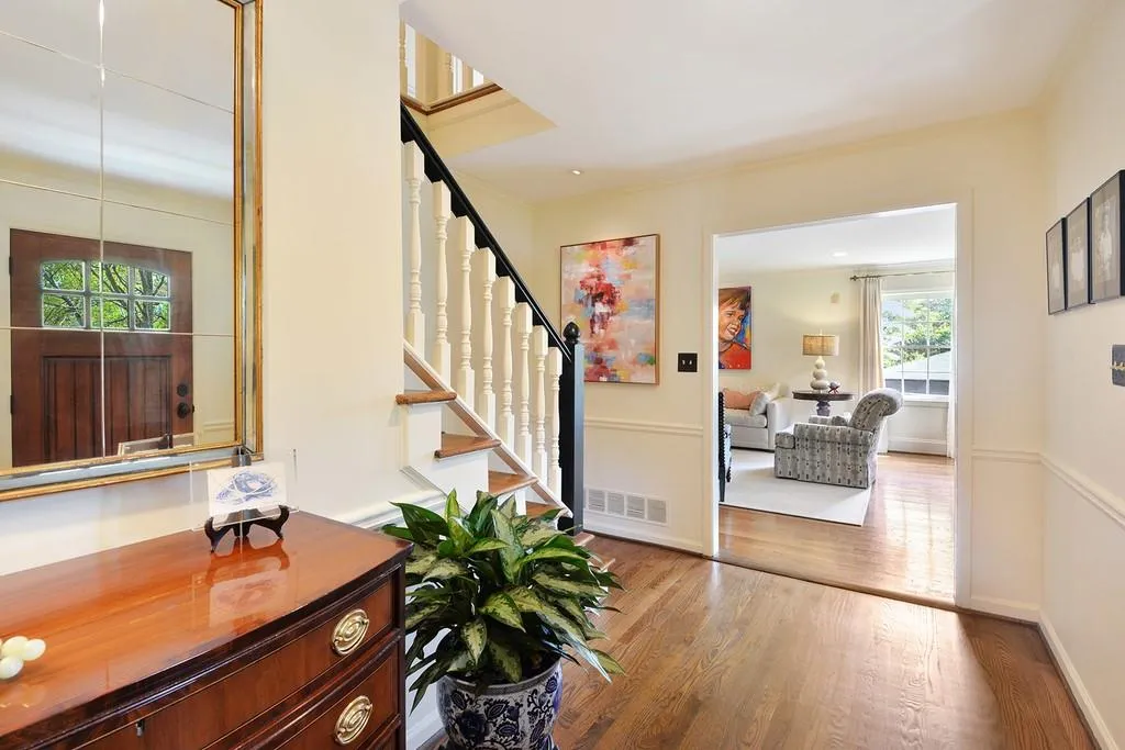 875 Old Creek Trail, Sandy Springs, Georgia 30328, 5 Bedrooms Bedrooms, ,3 BathroomsBathrooms,Residential,Sold,875 Old Creek Trail,6534798