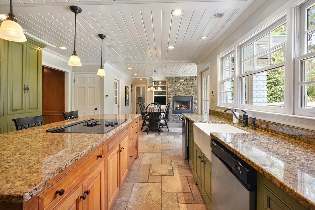 875 Old Creek Trail, Sandy Springs, Georgia 30328, 5 Bedrooms Bedrooms, ,3 BathroomsBathrooms,Residential,Sold,875 Old Creek Trail,6534798