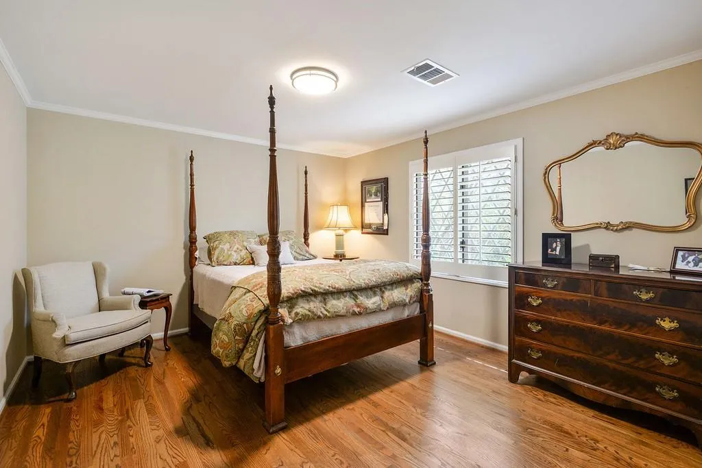 875 Old Creek Trail, Sandy Springs, Georgia 30328, 5 Bedrooms Bedrooms, ,3 BathroomsBathrooms,Residential,Sold,875 Old Creek Trail,6534798