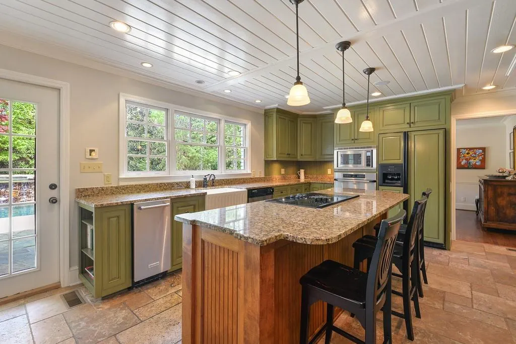 875 Old Creek Trail, Sandy Springs, Georgia 30328, 5 Bedrooms Bedrooms, ,3 BathroomsBathrooms,Residential,Sold,875 Old Creek Trail,6534798