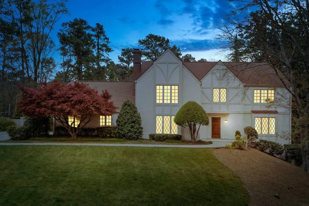 875 Old Creek Trail, Sandy Springs, Georgia 30328, 5 Bedrooms Bedrooms, ,3 BathroomsBathrooms,Residential,Sold,875 Old Creek Trail,6534798