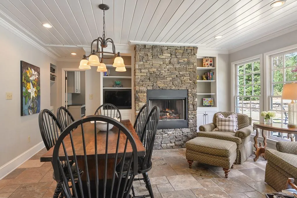 875 Old Creek Trail, Sandy Springs, Georgia 30328, 5 Bedrooms Bedrooms, ,3 BathroomsBathrooms,Residential,Sold,875 Old Creek Trail,6534798