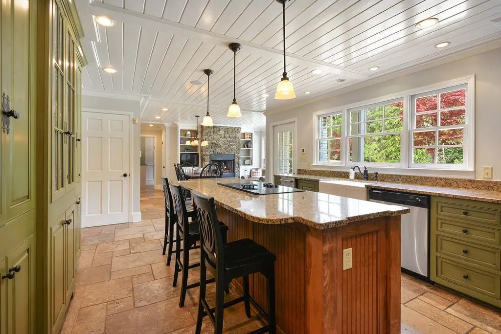 875 Old Creek Trail, Sandy Springs, Georgia 30328, 5 Bedrooms Bedrooms, ,3 BathroomsBathrooms,Residential,Sold,875 Old Creek Trail,6534798
