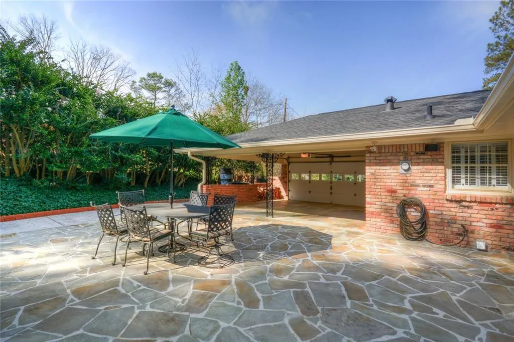 6245 River Shore Parkway, Sandy Springs, Georgia 30328, 4 Bedrooms Bedrooms, ,3 BathroomsBathrooms,Residential,Sold,6245 River Shore Parkway,5826604