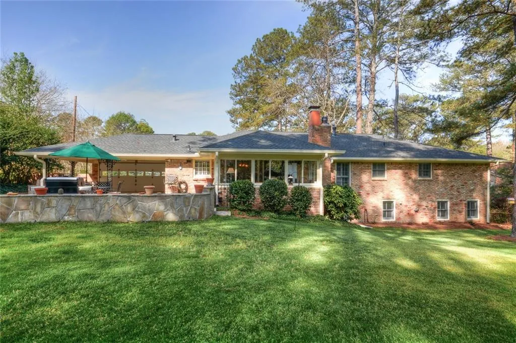 6245 River Shore Parkway, Sandy Springs, Georgia 30328, 4 Bedrooms Bedrooms, ,3 BathroomsBathrooms,Residential,Sold,6245 River Shore Parkway,5826604
