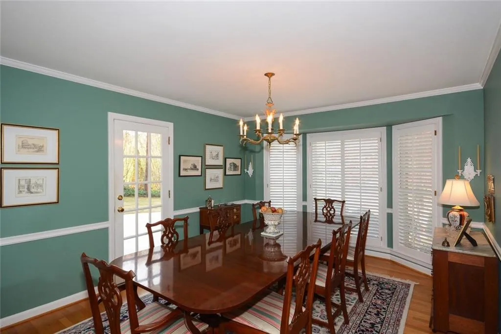 6245 River Shore Parkway, Sandy Springs, Georgia 30328, 4 Bedrooms Bedrooms, ,3 BathroomsBathrooms,Residential,Sold,6245 River Shore Parkway,5826604