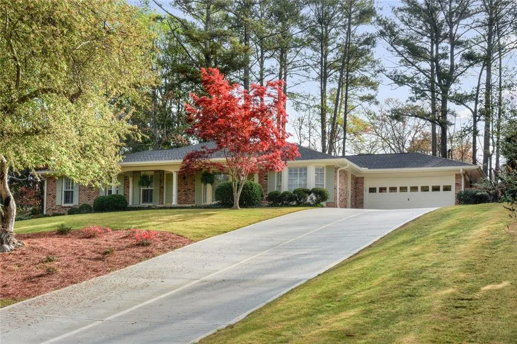 6245 River Shore Parkway, Sandy Springs, Georgia 30328, 4 Bedrooms Bedrooms, ,3 BathroomsBathrooms,Residential,Sold,6245 River Shore Parkway,5826604