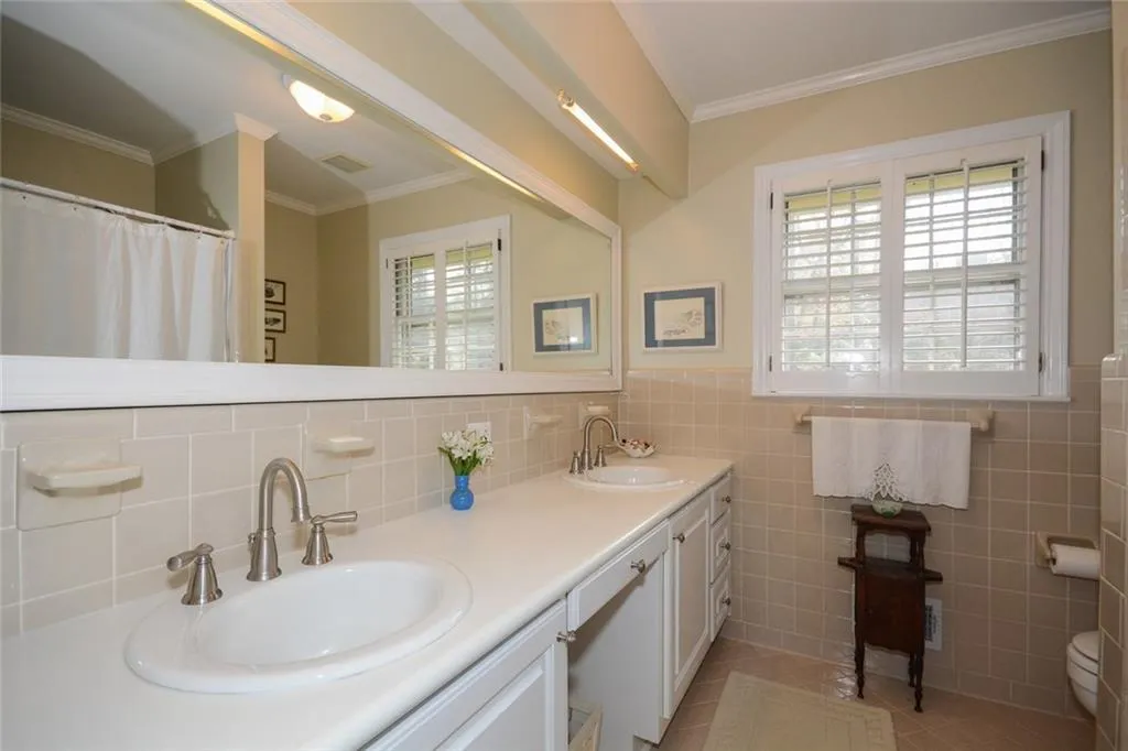6245 River Shore Parkway, Sandy Springs, Georgia 30328, 4 Bedrooms Bedrooms, ,3 BathroomsBathrooms,Residential,Sold,6245 River Shore Parkway,5826604