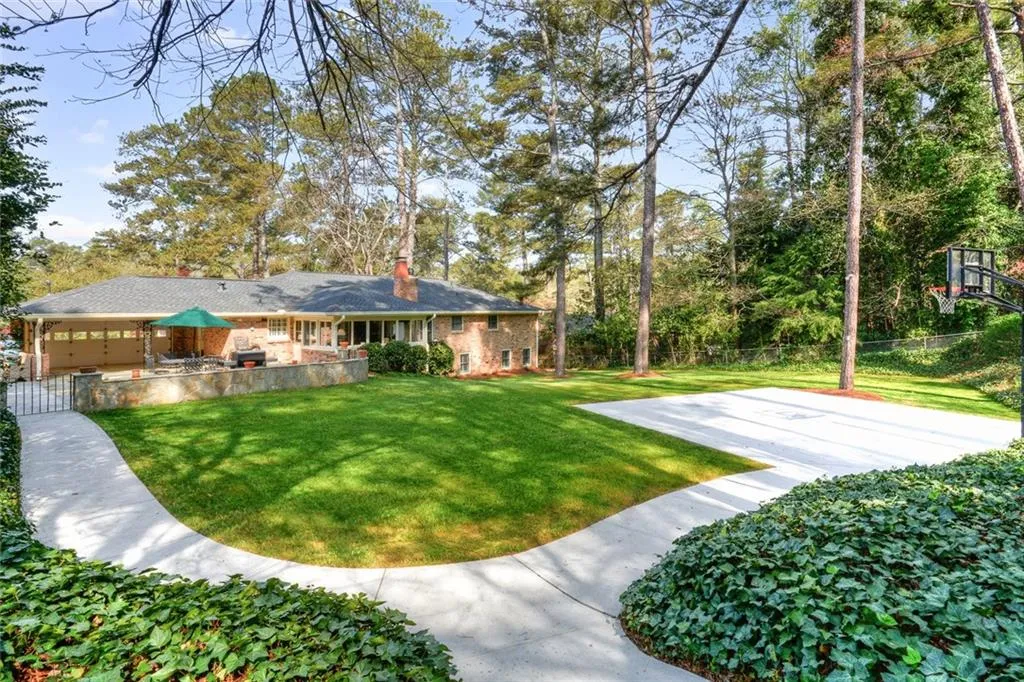 6245 River Shore Parkway, Sandy Springs, Georgia 30328, 4 Bedrooms Bedrooms, ,3 BathroomsBathrooms,Residential,Sold,6245 River Shore Parkway,5826604