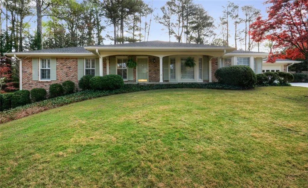 6245 River Shore Parkway, Sandy Springs, Georgia 30328, 4 Bedrooms Bedrooms, ,3 BathroomsBathrooms,Residential,Sold,6245 River Shore Parkway,5826604
