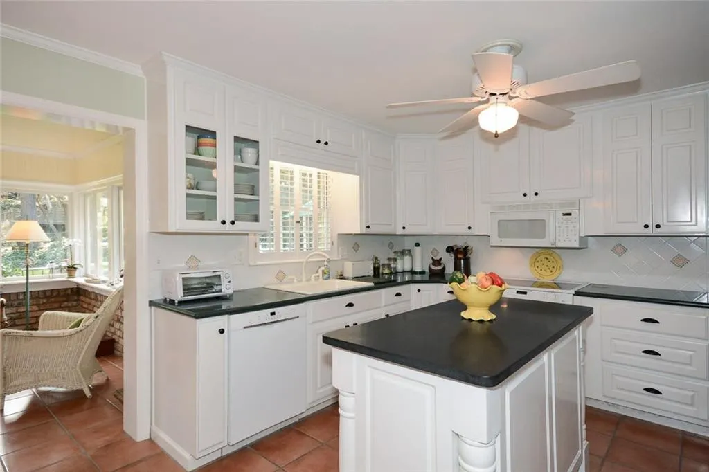 6245 River Shore Parkway, Sandy Springs, Georgia 30328, 4 Bedrooms Bedrooms, ,3 BathroomsBathrooms,Residential,Sold,6245 River Shore Parkway,5826604