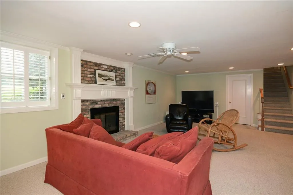 6245 River Shore Parkway, Sandy Springs, Georgia 30328, 4 Bedrooms Bedrooms, ,3 BathroomsBathrooms,Residential,Sold,6245 River Shore Parkway,5826604