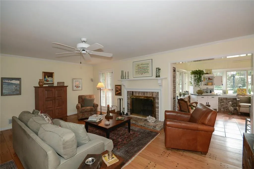 6245 River Shore Parkway, Sandy Springs, Georgia 30328, 4 Bedrooms Bedrooms, ,3 BathroomsBathrooms,Residential,Sold,6245 River Shore Parkway,5826604