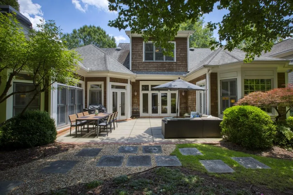 425 Winfield Glen Court, Sandy Springs, Georgia 30342, 4 Bedrooms Bedrooms, ,3 BathroomsBathrooms,Residential,Sold,425 Winfield Glen Court,6743054