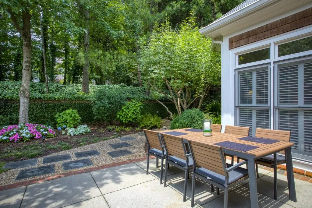 425 Winfield Glen Court, Sandy Springs, Georgia 30342, 4 Bedrooms Bedrooms, ,3 BathroomsBathrooms,Residential,Sold,425 Winfield Glen Court,6743054
